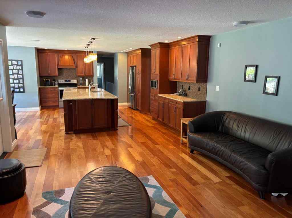MLS® A2240074 - 10006 88 Street  in The Pines Peace River, Residential