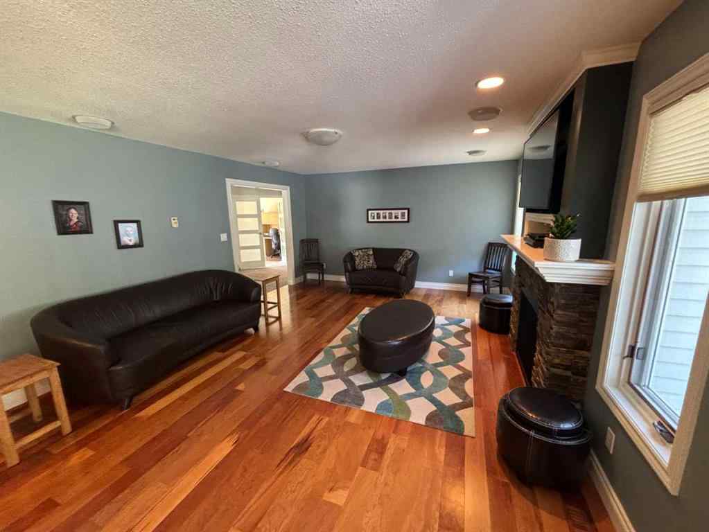 MLS® A2240074 - 10006 88 Street  in The Pines Peace River, Residential