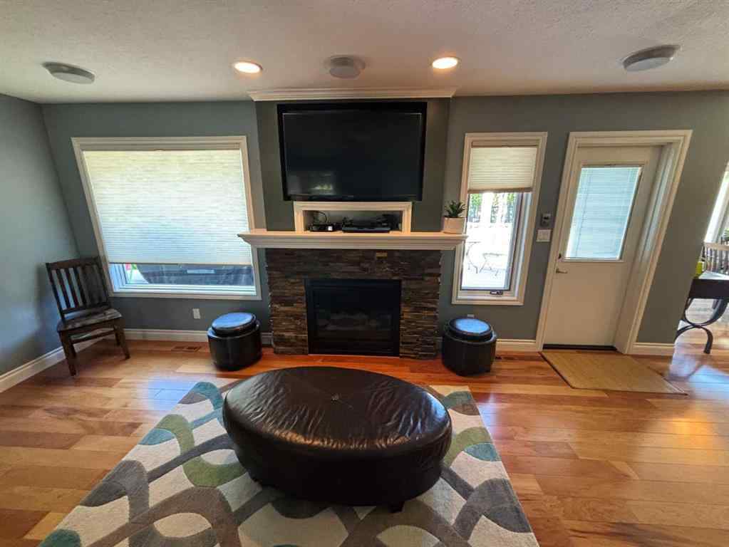 MLS® A2240074 - 10006 88 Street  in The Pines Peace River, Residential