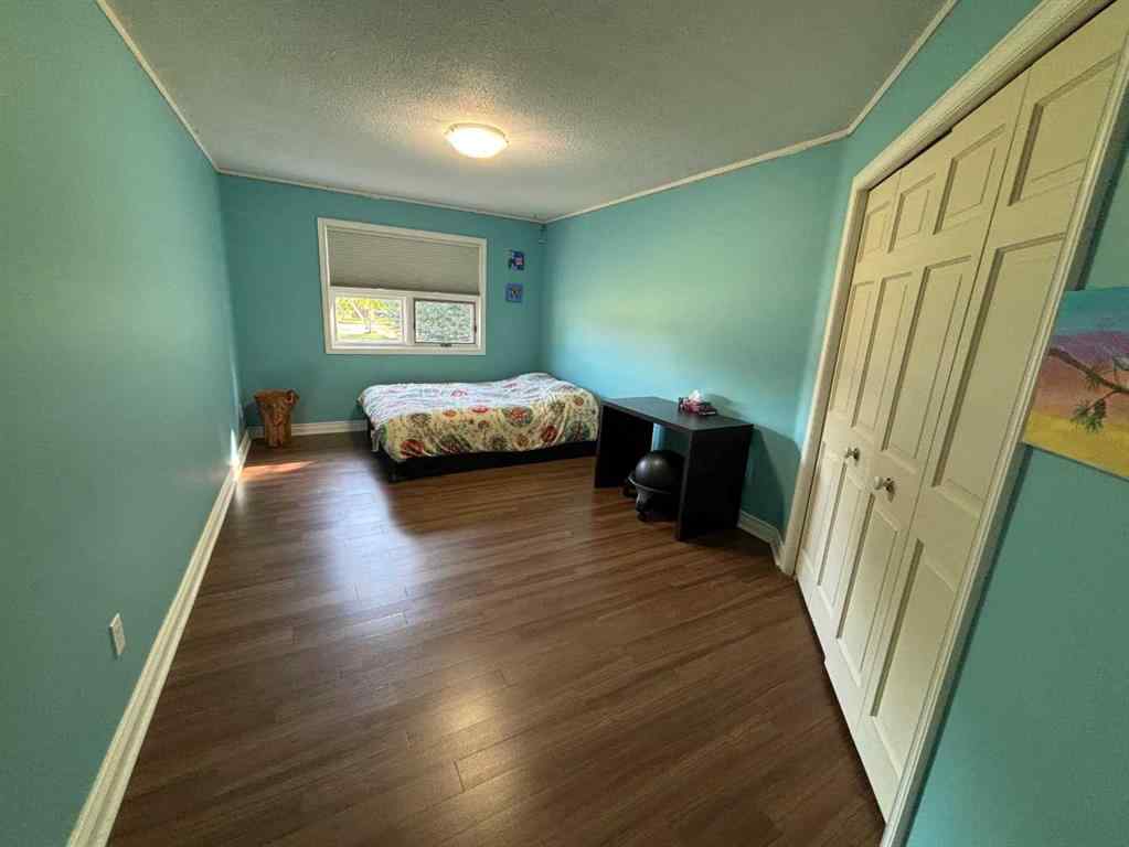 MLS® A2240074 - 10006 88 Street  in The Pines Peace River, Residential