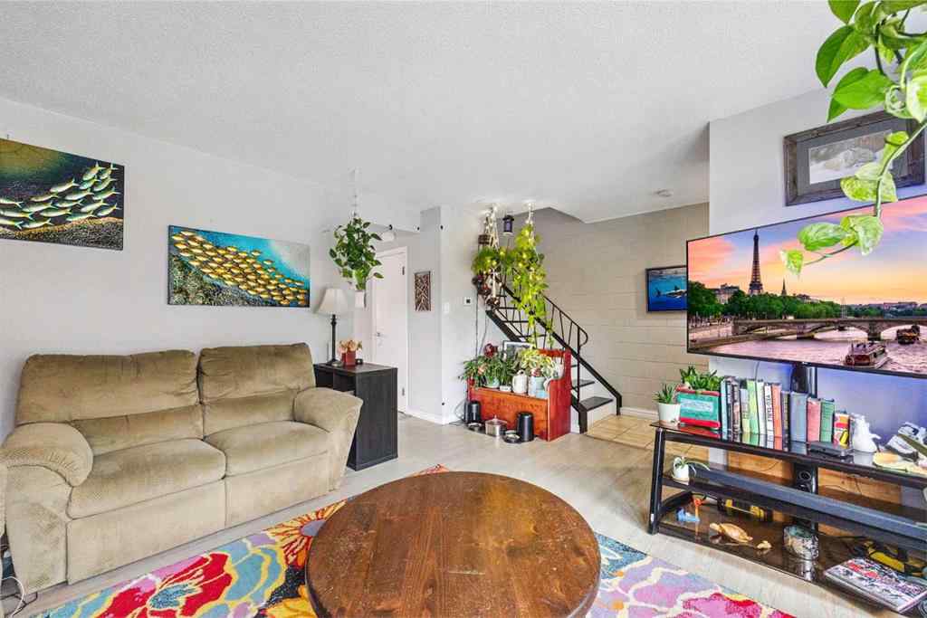 MLS® A2240078 - 3815/3817 43 Street SW in Glenbrook Calgary, Residential