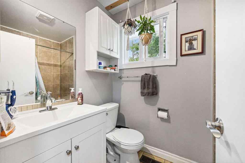 MLS® A2240078 - 3815/3817 43 Street SW in Glenbrook Calgary, Residential