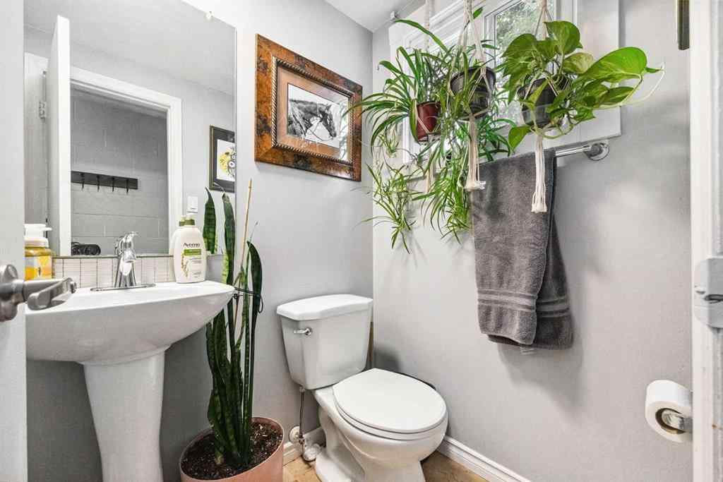 MLS® A2240078 - 3815/3817 43 Street SW in Glenbrook Calgary, Residential