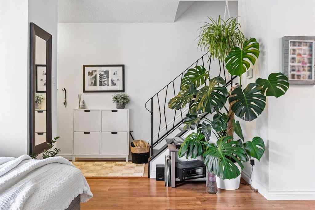 MLS® A2240078 - 3815/3817 43 Street SW in Glenbrook Calgary, Residential