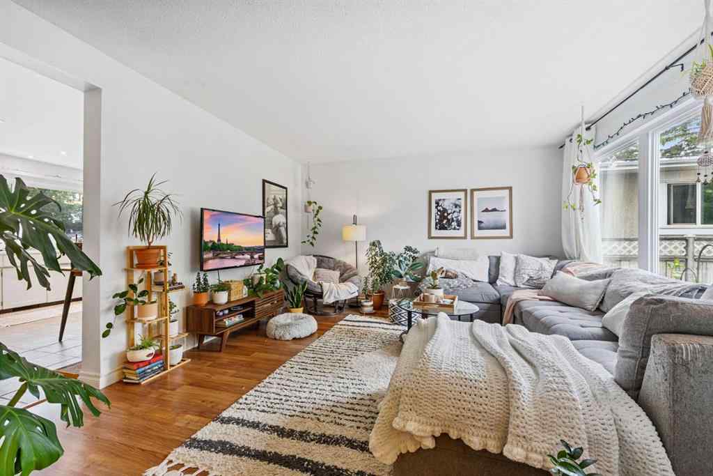 MLS® A2240078 - 3815/3817 43 Street SW in Glenbrook Calgary, Residential