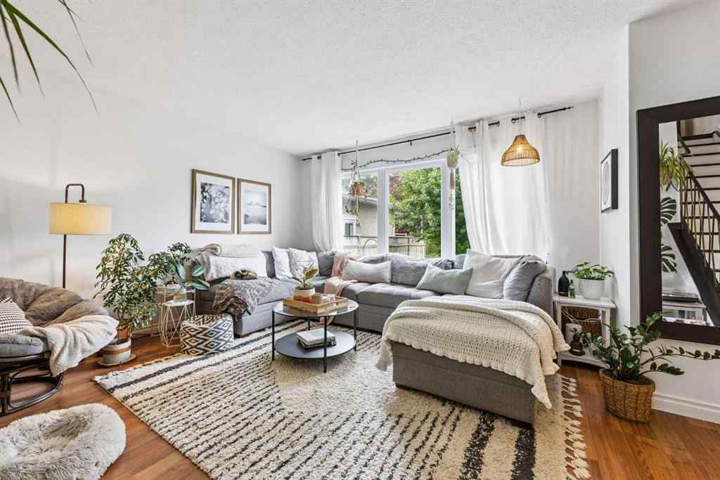 MLS® A2240078 - 3815/3817 43 Street SW in Glenbrook Calgary, Residential