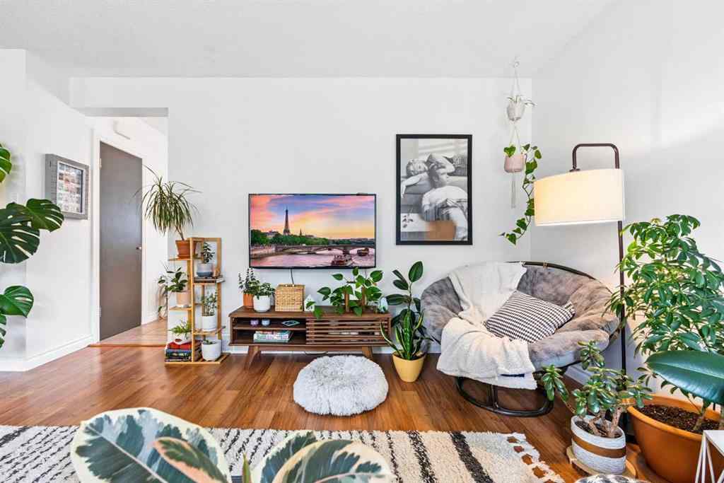 MLS® A2240078 - 3815/3817 43 Street SW in Glenbrook Calgary, Residential