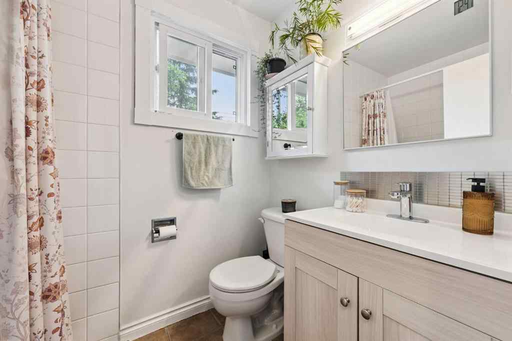 MLS® A2240078 - 3815/3817 43 Street SW in Glenbrook Calgary, Residential