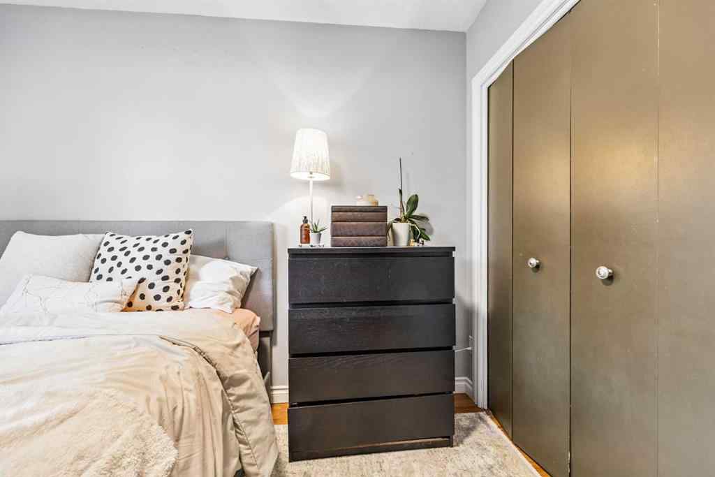MLS® A2240078 - 3815/3817 43 Street SW in Glenbrook Calgary, Residential
