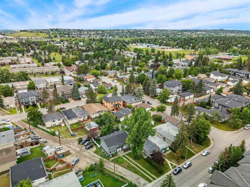 MLS® A2240078 - 3815/3817 43 Street SW in Glenbrook Calgary, Residential