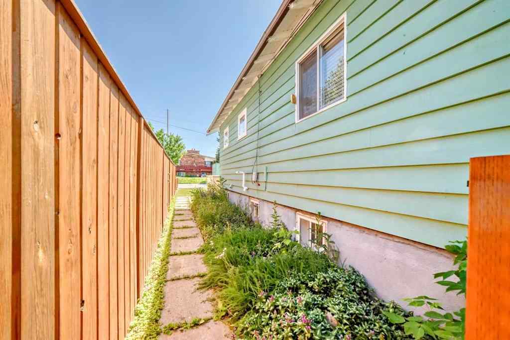MLS® A2240095 - 340 33 Avenue NE in Highland Park Calgary, Residential