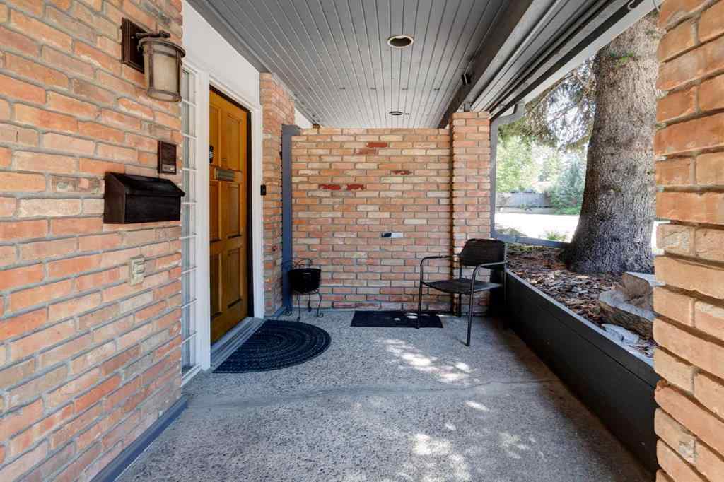 MLS® A2240141 - Unit #212 4037 42 Street NW in Varsity Calgary, Residential