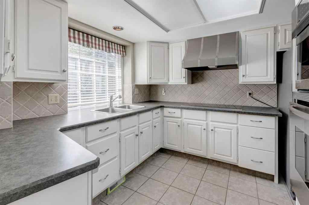 MLS® A2240141 - Unit #212 4037 42 Street NW in Varsity Calgary, Residential