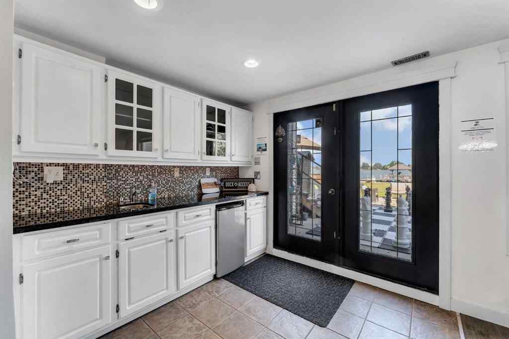 MLS® A2240151 - 700 West Chestermere Drive  in The Beaches Chestermere, Residential