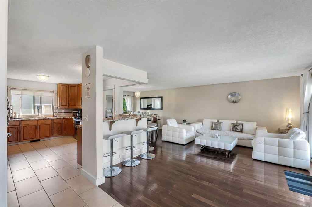 MLS® A2240151 - 700 West Chestermere Drive  in The Beaches Chestermere, Residential