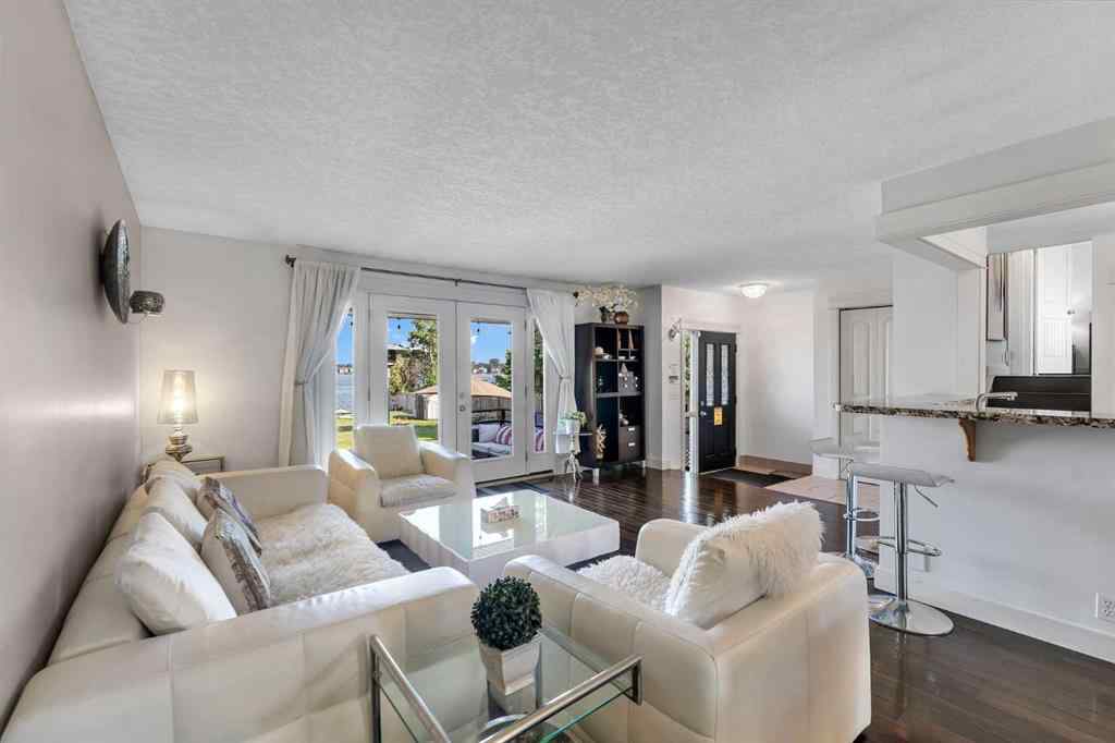 MLS® A2240151 - 700 West Chestermere Drive  in The Beaches Chestermere, Residential