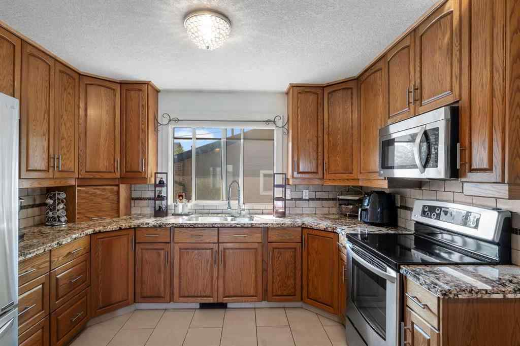 MLS® A2240151 - 700 West Chestermere Drive  in The Beaches Chestermere, Residential