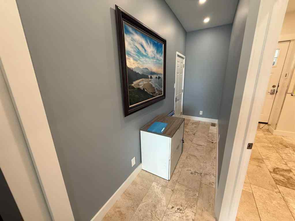 MLS® A2240192 - 709 Edmonton Trail NE in Crescent Heights Calgary, Commercial