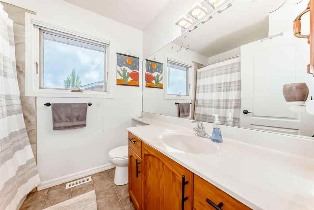 MLS® A2240201 - 296 Lakeside Greens Crescent  in Lakeside Greens Chestermere, Residential