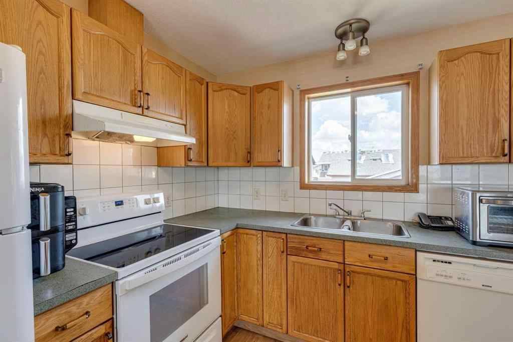 MLS® A2240232 - 1656 Strathcona Gate  in Strathaven Strathmore, Residential
