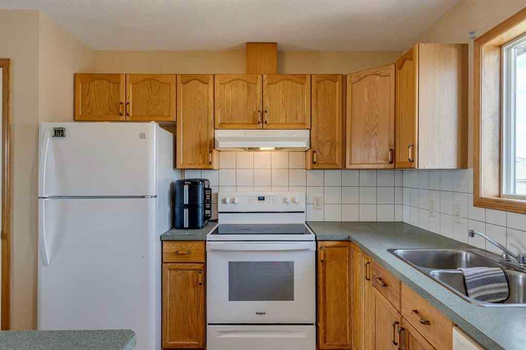 MLS® A2240232 - 1656 Strathcona Gate  in Strathaven Strathmore, Residential