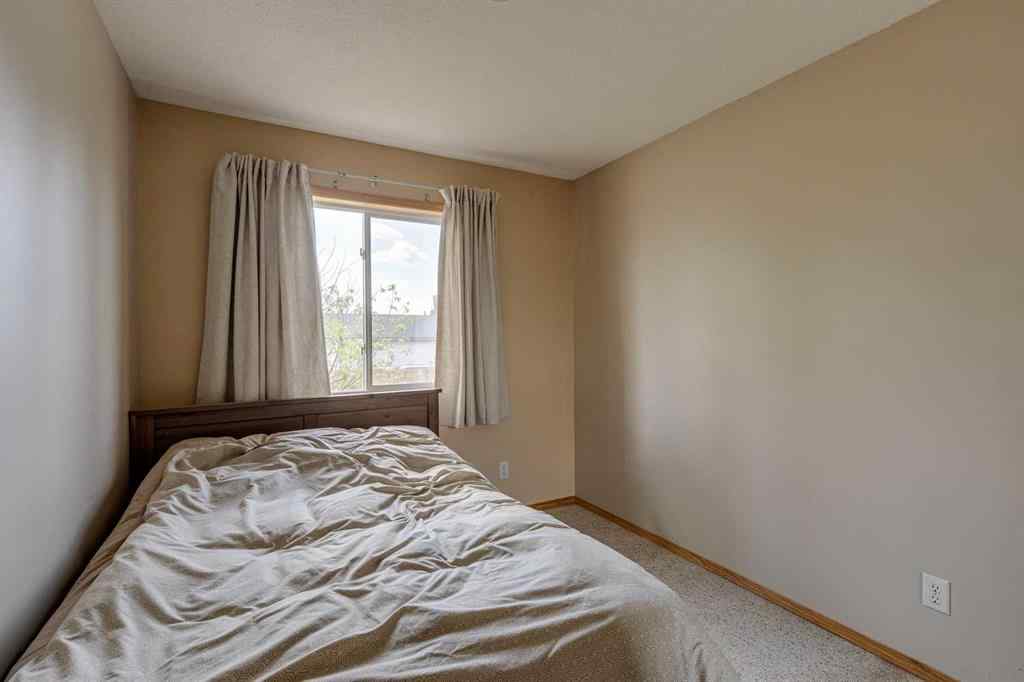 MLS® A2240232 - 1656 Strathcona Gate  in Strathaven Strathmore, Residential