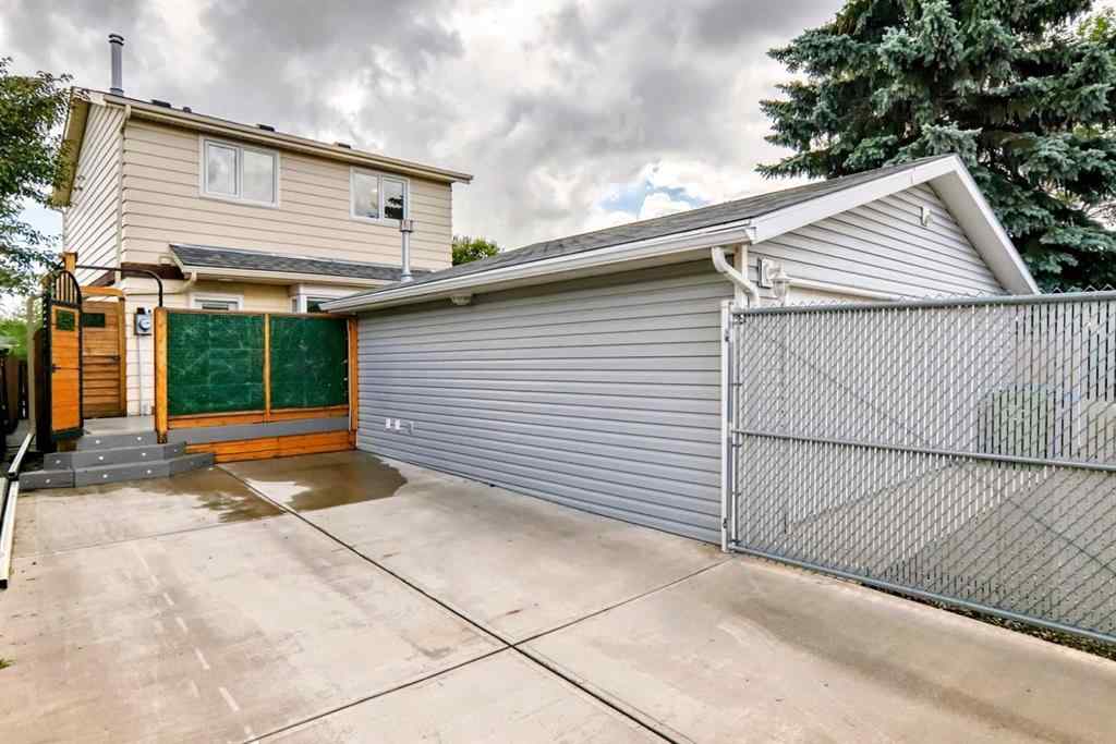 MLS® A2240310 - 224 Erin Dale Place SE in Erin Woods Calgary, Residential