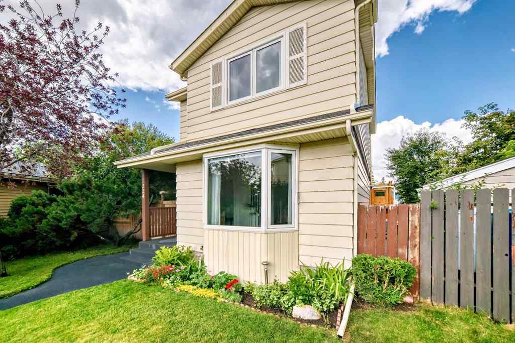 MLS® A2240310 - 224 Erin Dale Place SE in Erin Woods Calgary, Residential