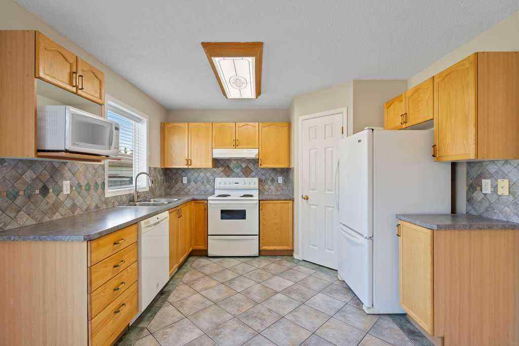 MLS® A2240333 - 17 Coville Gardens NE in Coventry Hills Calgary, Residential
