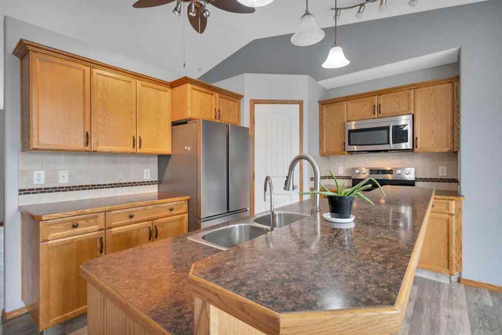 MLS® A2240334 - 6407 60 Street Close  in Meadowlark Estates Ponoka, Residential