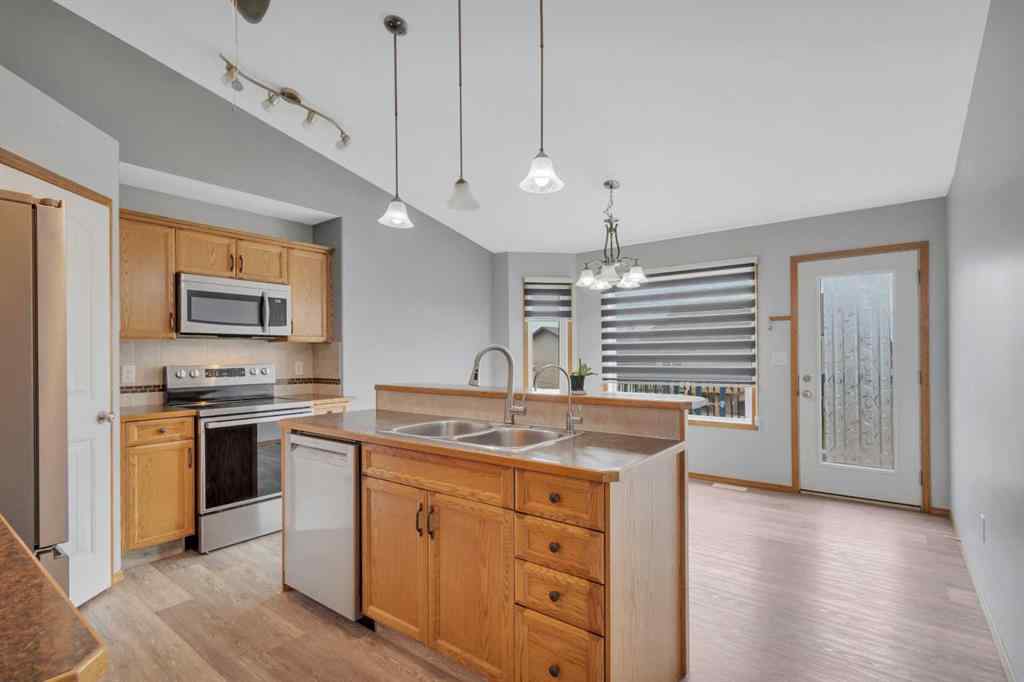 MLS® A2240334 - 6407 60 Street Close  in Meadowlark Estates Ponoka, Residential