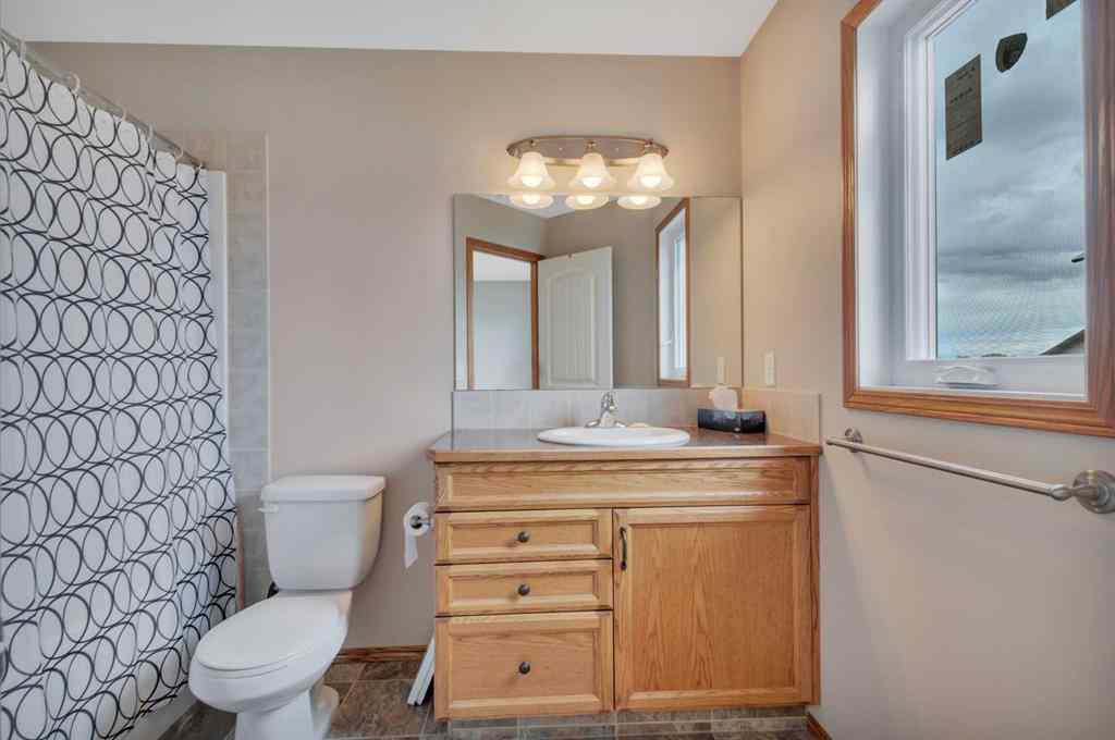 MLS® A2240334 - 6407 60 Street Close  in Meadowlark Estates Ponoka, Residential