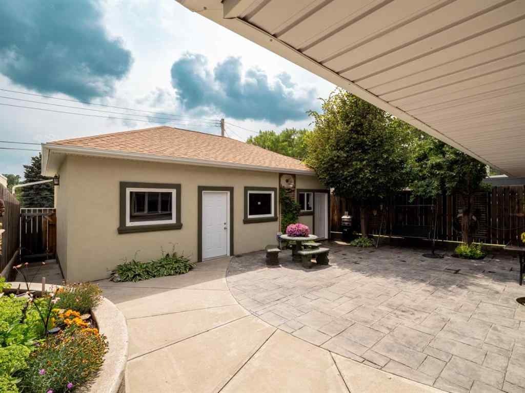 MLS® A2240377 - 2006 7 Avenue S in Victoria Park Lethbridge, Residential