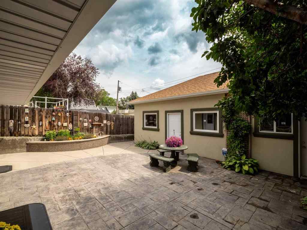 MLS® A2240377 - 2006 7 Avenue S in Victoria Park Lethbridge, Residential