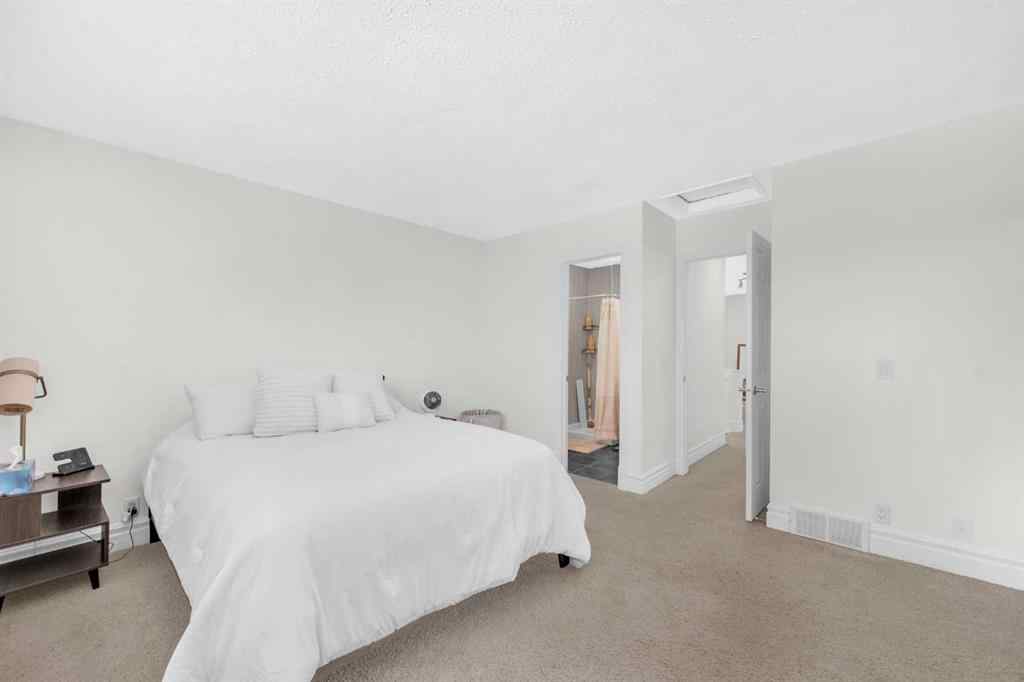 MLS® A2240440 - 252 21 Avenue NE in Tuxedo Park Calgary, Residential