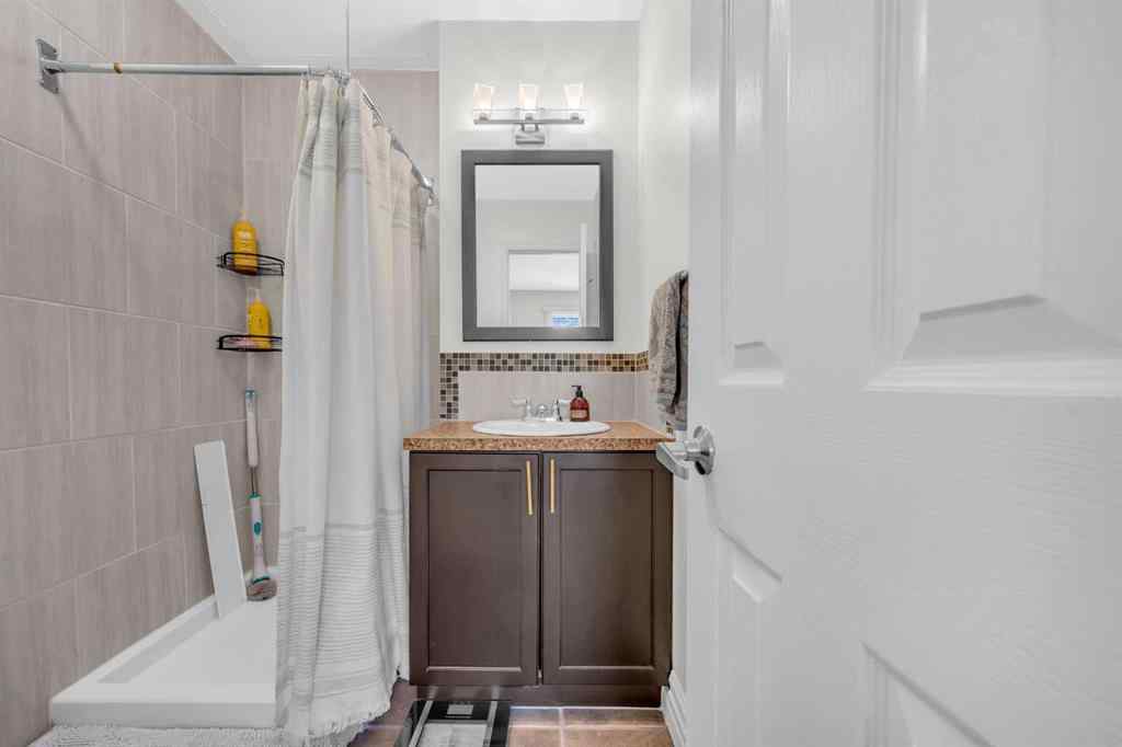 MLS® A2240440 - 252 21 Avenue NE in Tuxedo Park Calgary, Residential