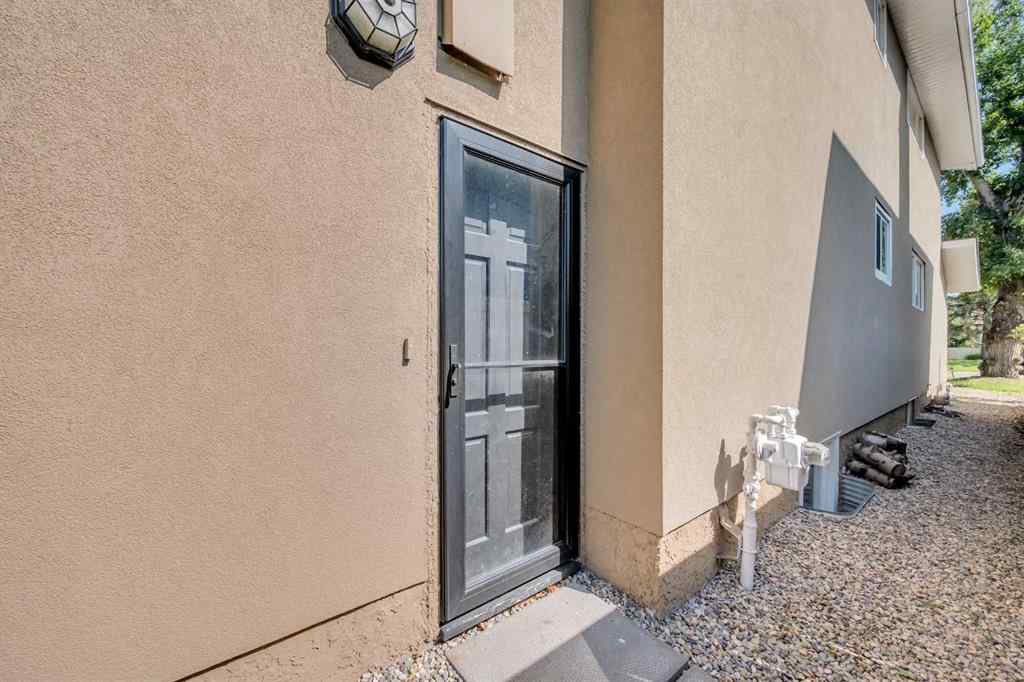 MLS® A2240440 - 252 21 Avenue NE in Tuxedo Park Calgary, Residential