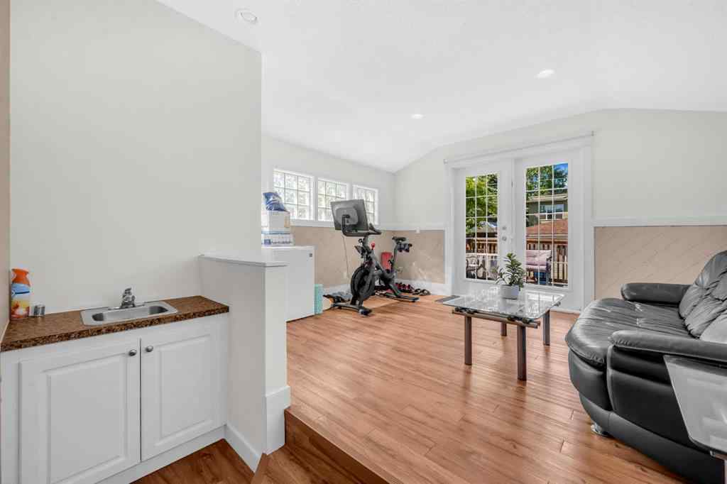MLS® A2240440 - 252 21 Avenue NE in Tuxedo Park Calgary, Residential