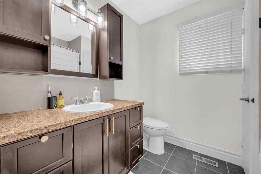 MLS® A2240440 - 252 21 Avenue NE in Tuxedo Park Calgary, Residential