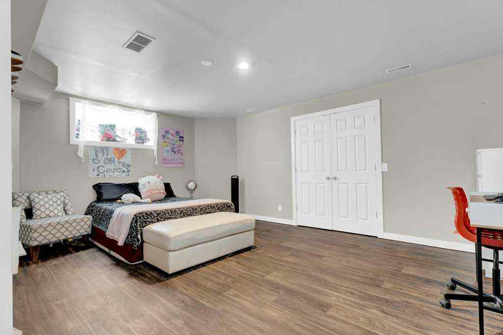 MLS® A2240444 - 558 Fairways Crescent NW in Fairways Airdrie, Residential