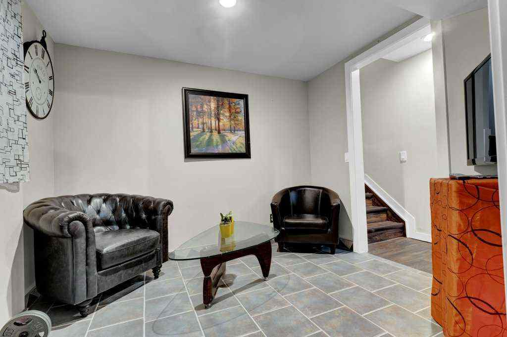 MLS® A2240444 - 558 Fairways Crescent NW in Fairways Airdrie, Residential