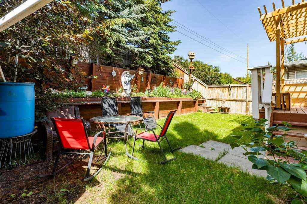 MLS® A2240444 - 558 Fairways Crescent NW in Fairways Airdrie, Residential
