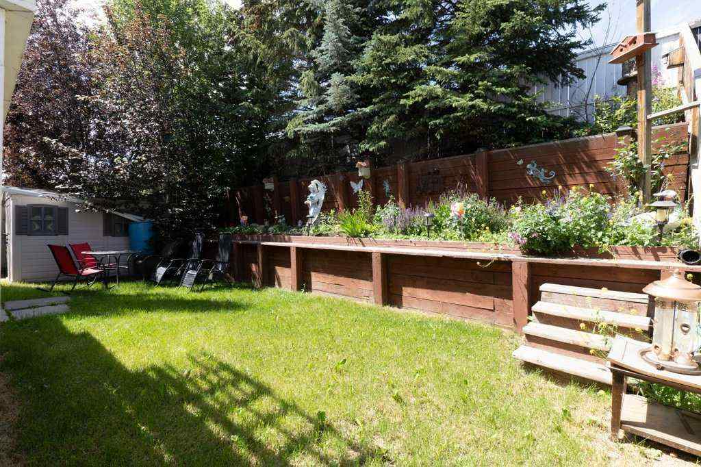 MLS® A2240444 - 558 Fairways Crescent NW in Fairways Airdrie, Residential
