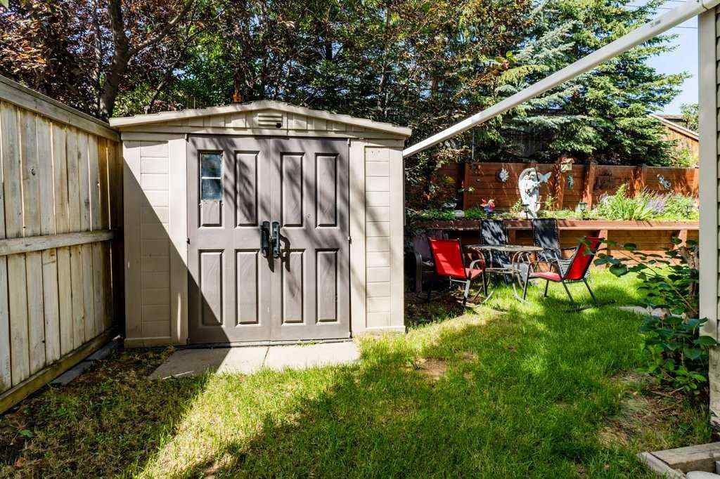 MLS® A2240444 - 558 Fairways Crescent NW in Fairways Airdrie, Residential