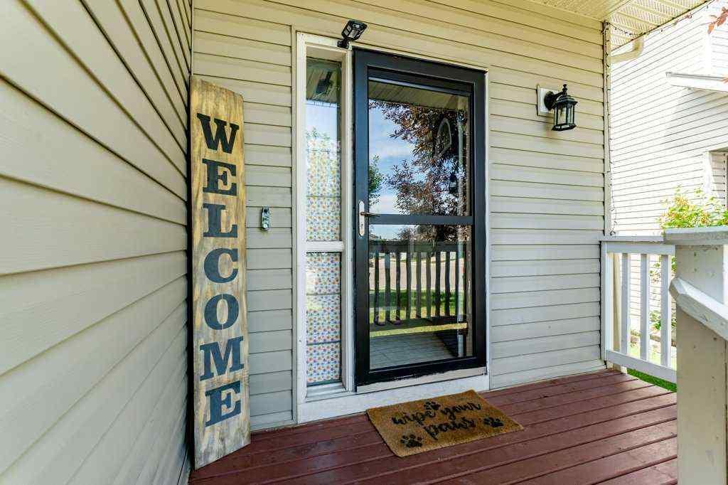 MLS® A2240444 - 558 Fairways Crescent NW in Fairways Airdrie, Residential