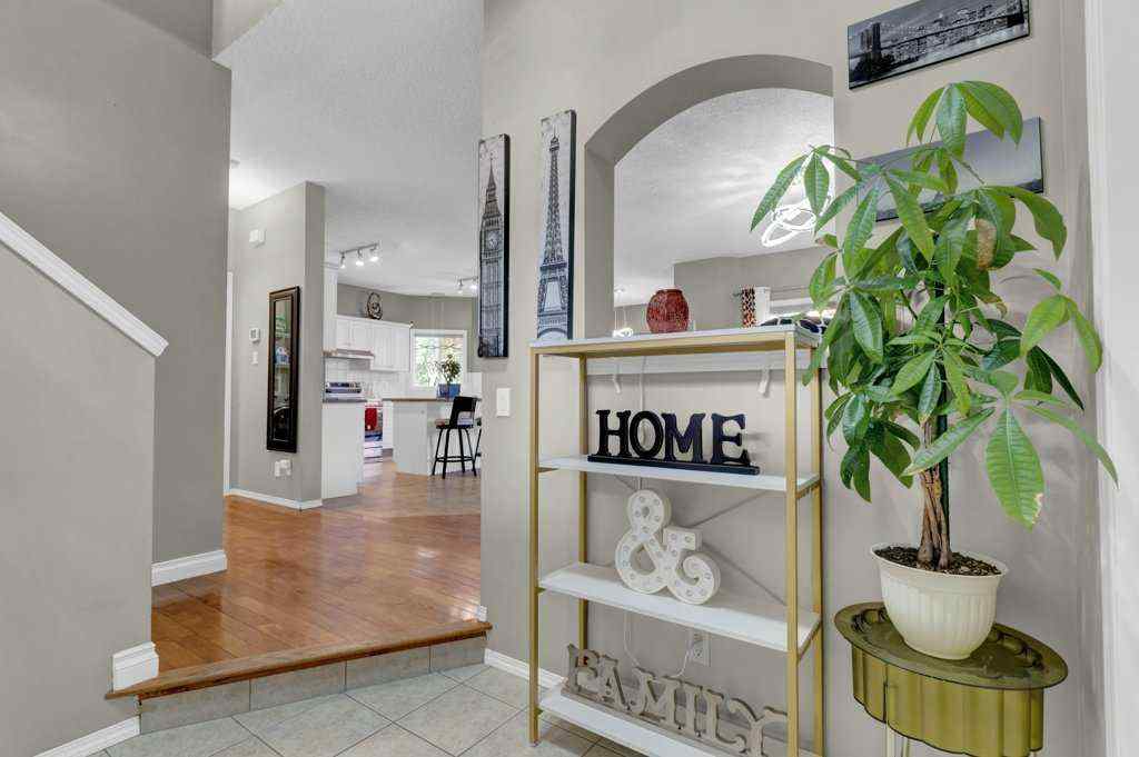 MLS® A2240444 - 558 Fairways Crescent NW in Fairways Airdrie, Residential