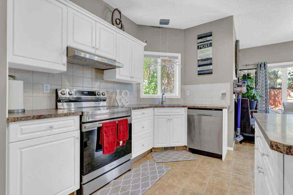 MLS® A2240444 - 558 Fairways Crescent NW in Fairways Airdrie, Residential