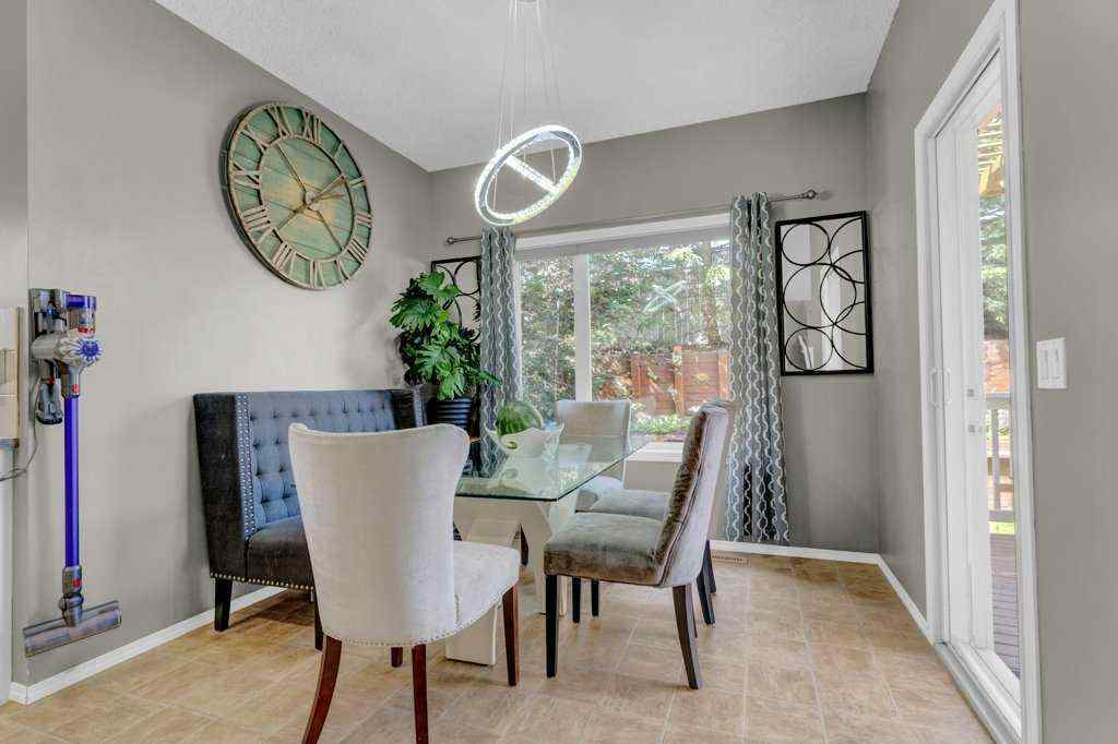 MLS® A2240444 - 558 Fairways Crescent NW in Fairways Airdrie, Residential