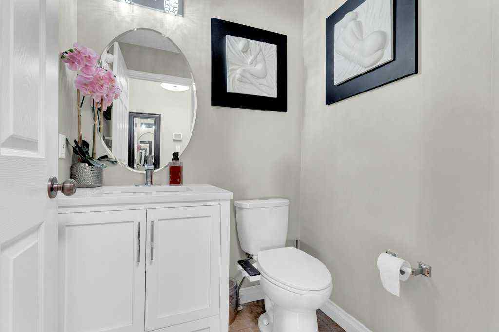 MLS® A2240444 - 558 Fairways Crescent NW in Fairways Airdrie, Residential