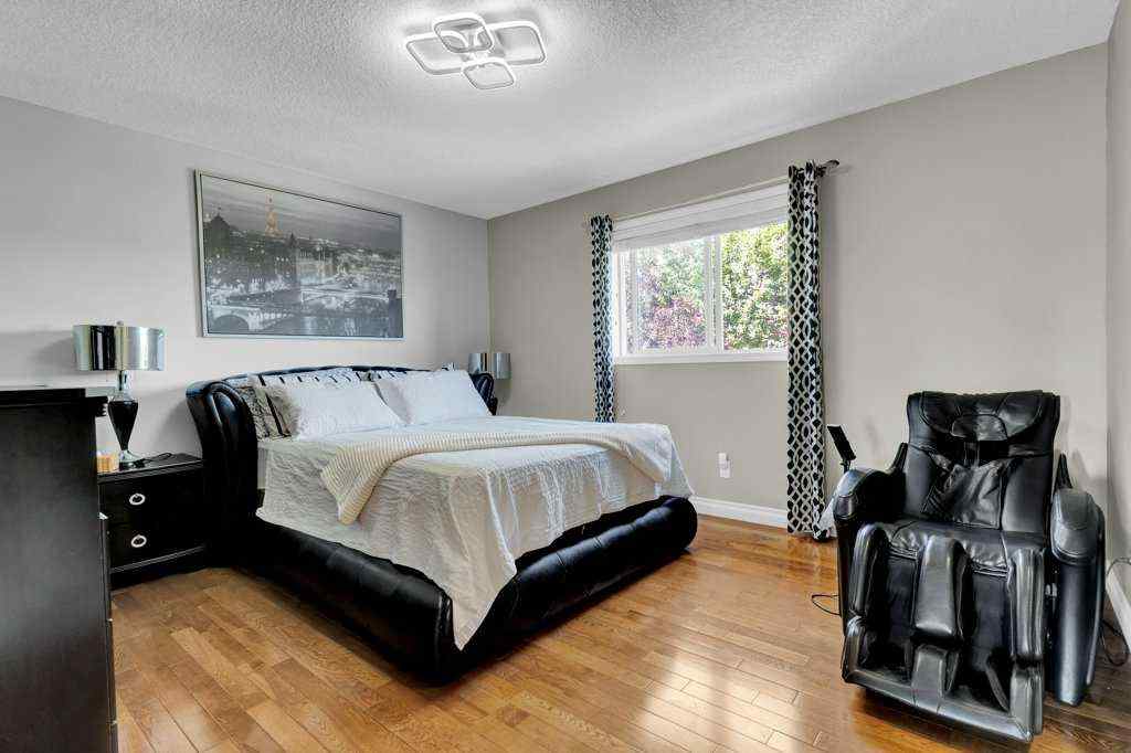 MLS® A2240444 - 558 Fairways Crescent NW in Fairways Airdrie, Residential